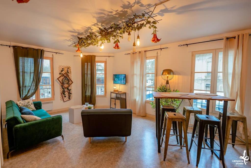 Appartement Romance Florale Troyes Bagian luar foto